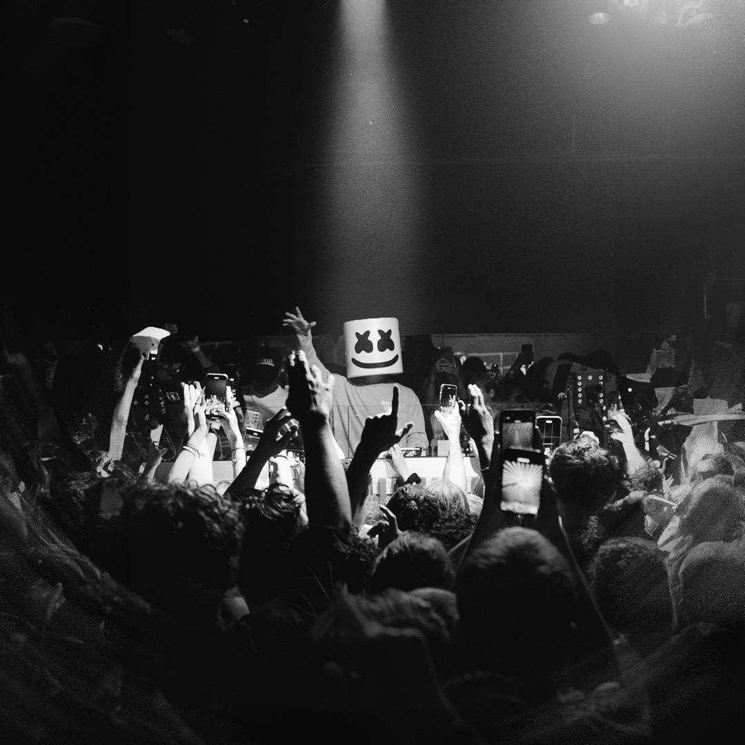 Lights On (ft. FAANGS)